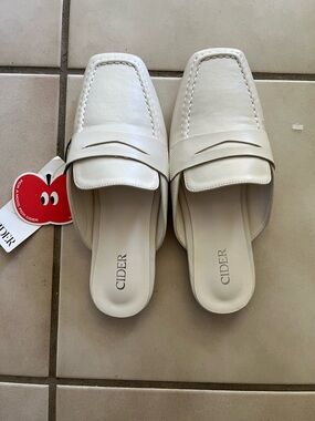 NWT!!!! Cider Cream Square-Toe Slip-On Mules